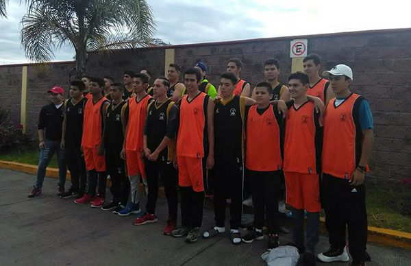 Con uniformes Antorcha motiva a deportistas de Ocotlán