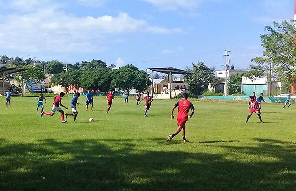 Jóvenes campechanos practican deporte a pesar de dificultades