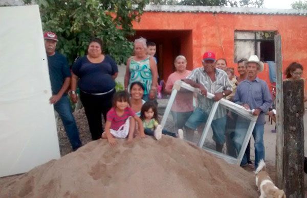 Se entregan apoyos a la vivienda en la colonia 