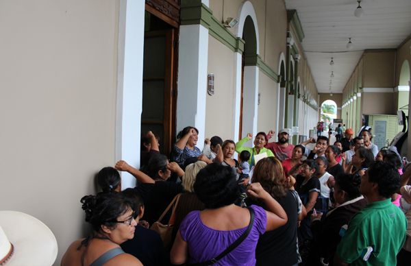 Ante incumplimiento de obras, Antorchistas cordobeses se manifiestan en la Dirección Obras Públicas 