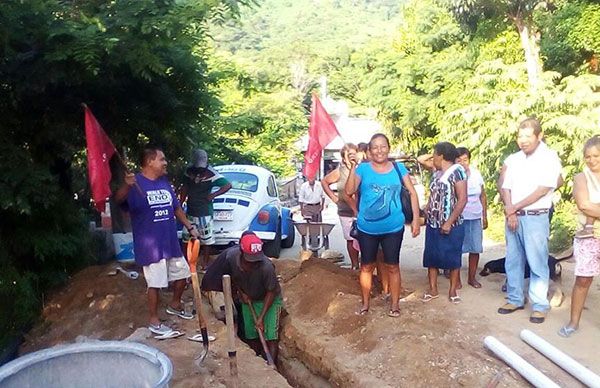 Dan banderazo a obra de agua potable en la colonia Obrera 