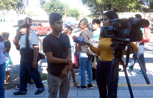 Estudiantes protestan por casos de hostigamiento escolar 