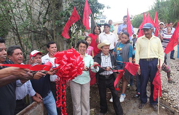 Antorcha inaugura tres obras de interés social en Xalapa