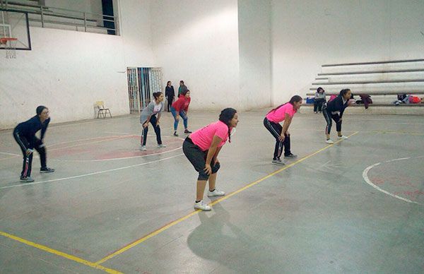 Deportistas de la ENCA se preparan para la semana deportiva