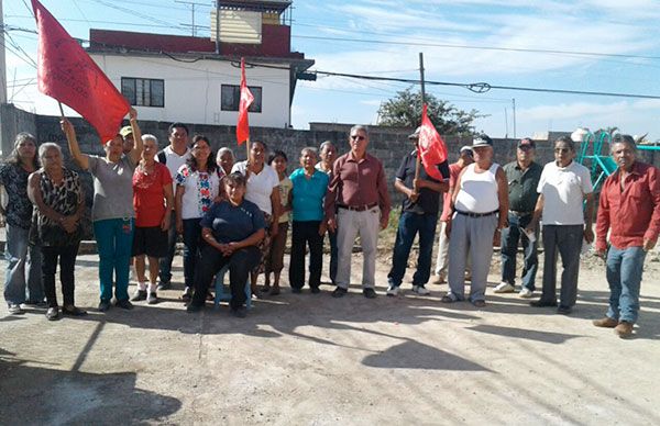 Realizan recorrido en obra de techumbre de la colonia  