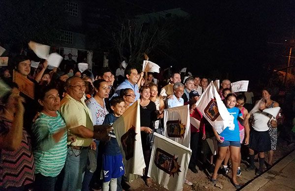 Dan banderazo de inicio a pavimentación de la calle Azucena