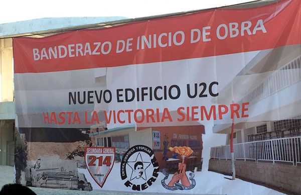 Banderazo a inicio de obra del aula U2C 