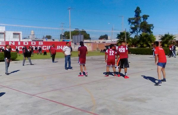  Fomentan convivencia entre alumnos y docentes