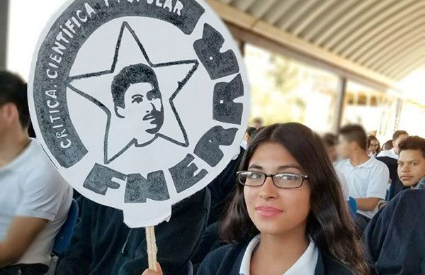  Se preparan estudiantes para recibir magistral ponencia