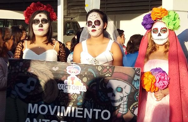 Ofrenda antorchista engalana concurso de altares del Ayuntamiento de Ciudad Victoria 