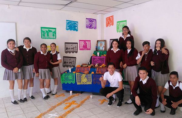 Celebran día de muertos en Instituto Calpulli 