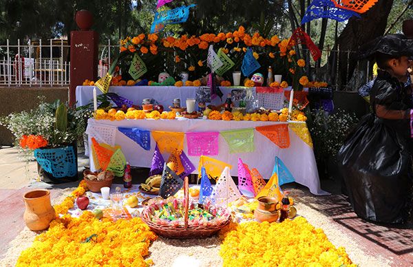 Villa de Ramos revive sus coloridas tradiciones en el Primer Concurso de Altares de Muertos