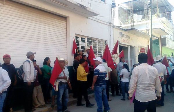  Antorcha toma oficinas de la SAGARPA en Tlapa