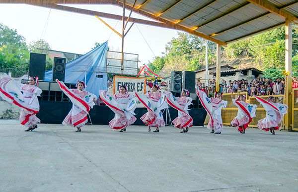  Celebran 3er.aniversario de la preparatoria 