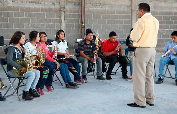 Banda sinfónica de Villa de Ramos, lista para presentarse en el XVIII Encuentro Nacional de Teatro 