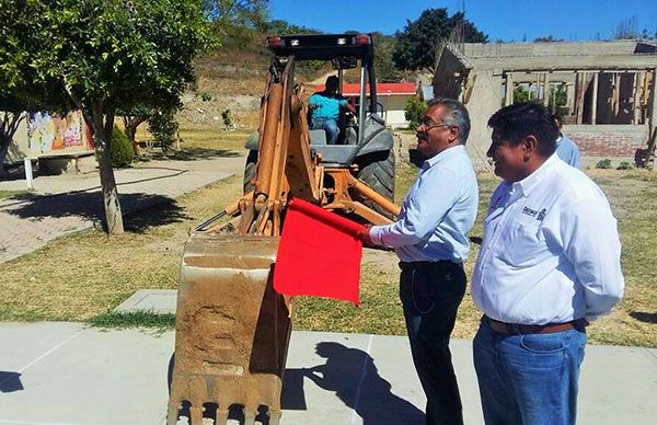 Banderazo de obra en COBAO del Nazareno