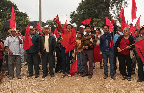 Gestión de Antorcha logra rehabilitación en calles en colonia de Coatepec