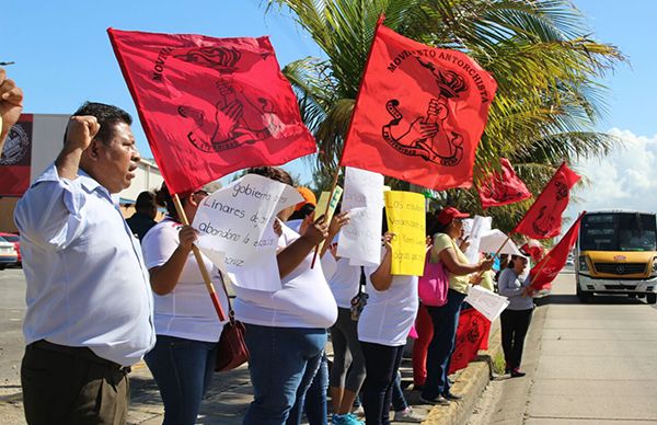 Antorchistas de la zona sur de Veracruz exigen obras con cadena humana