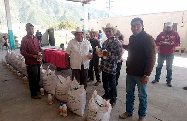  Reciben apoyo de semilla y fertilizante agricultores de Aramberri