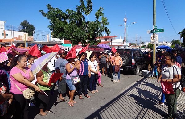 Protestan a Sedesol por demora en proyectos 