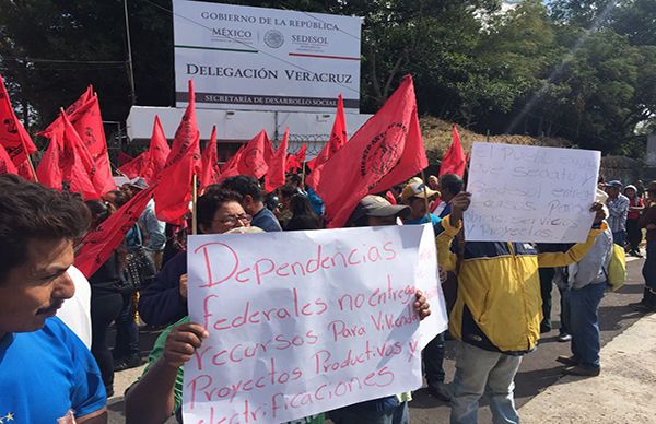 Protestan antorchistas veracruzanos ante incumplimiento de Sedatu, Sedesol y Segob