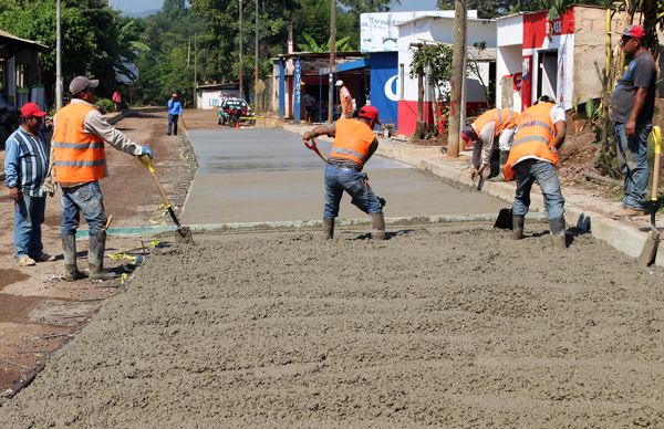 Con el 50 por ciento avanza pavimentación del camino Tonalapan Huazuntlán