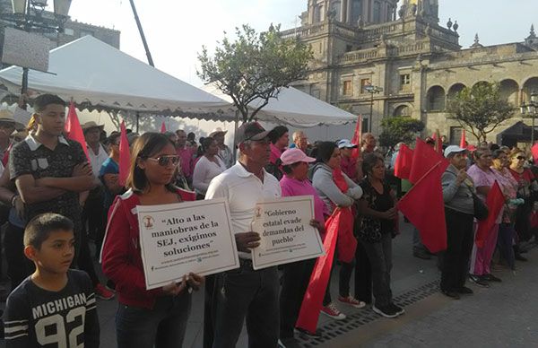 Antorchistas acceden a levantar plantón de Plaza de Armas