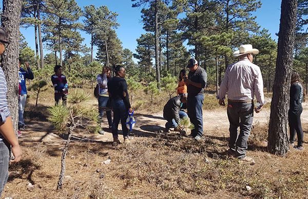 Entregan ejidatarios predio para escuela y albergue