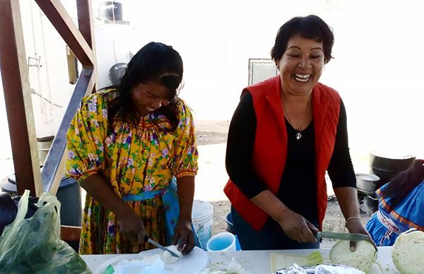 Rarámuris antorchistas celebran Yúmare