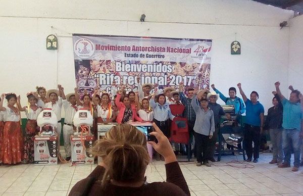 Rifa de electrodomésticos y utensilios para el campo en Chilapa