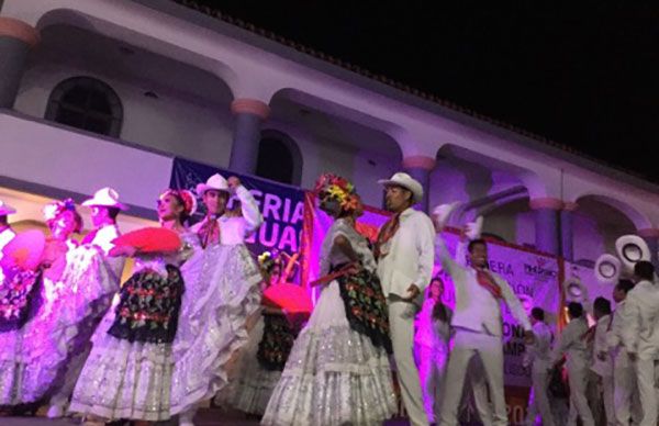   Agasajan Grupos Culturales al pueblo de Pihuamo