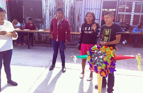 Realizan concurso de piñatas para donarlas a comunidades