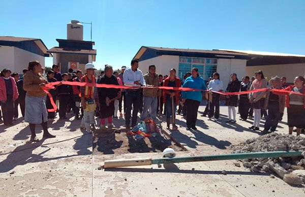 Antorcha y municipio logran construcción de techados en escuelas de Villa de Ramos