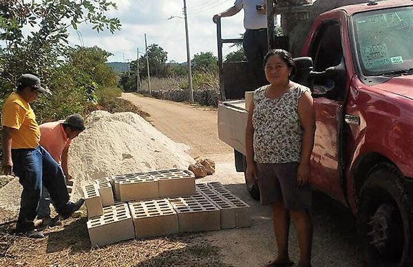 Familias indígenas de Hecelchakán son beneficiadas con vivienda