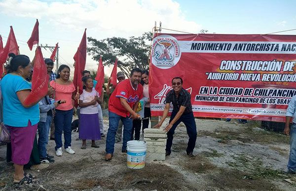 Inicia construcción de auditorio en la colonia Nueva Revolución