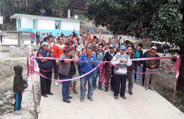 Inauguran pavimentación de concreto hidráulico en Pilcapilla