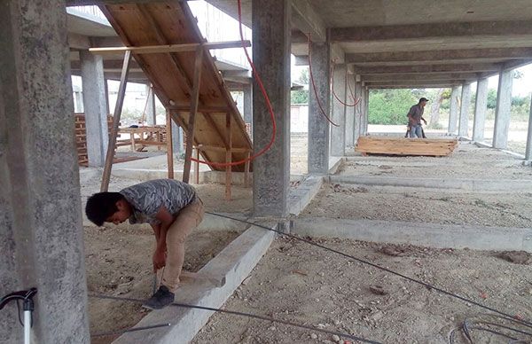 Avanza construcción del albergue estudiantil femenil en Huejutla   