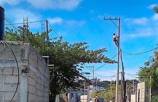 Electrificación para colonias chiapacorceñas 