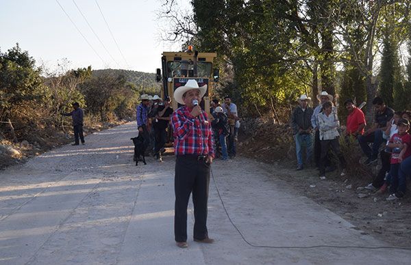  Presidente de Armadillo de los Infante arranca obra carretera