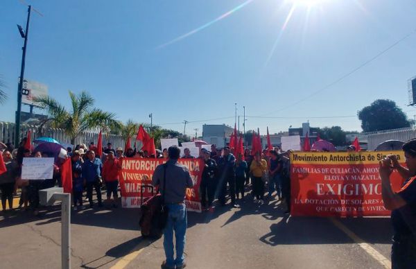 Protesta en el Congreso; exigen solución a demanda de vivienda