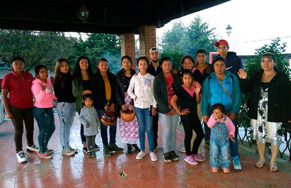 Jóvenes emprendedores de Pátzcuaro trabajan por rescatar sus tradiciones