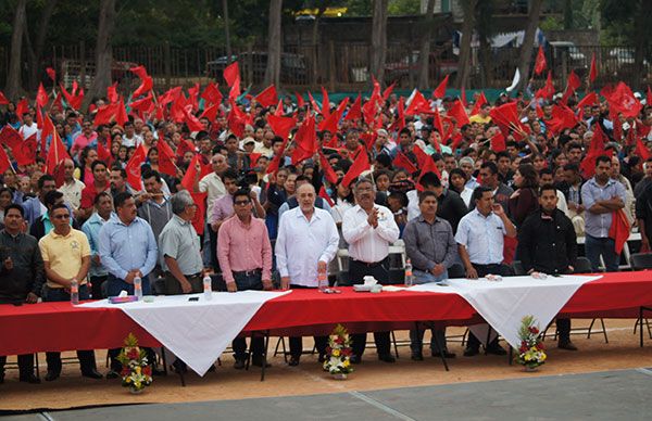 Folclor y ritmo en festejo de istmeños por 14 años de lucha antorchista 