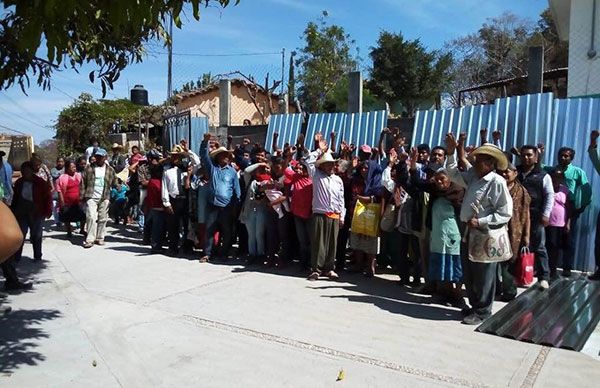  Atiende gobierno de Cualac a familias antorchistas 