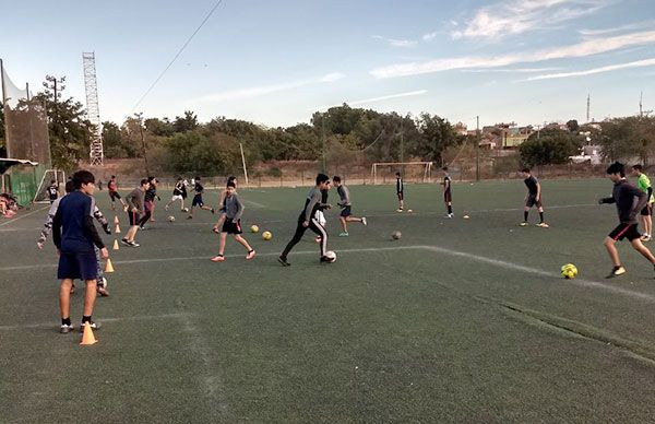 Equipo  de fútbol de la Rafafel Ramírez, listo para  asistir a la XIX Espartaqueada  Deportiva 