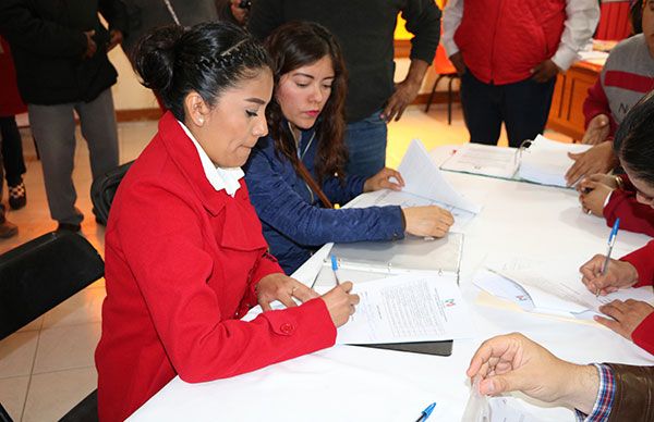 Lucy Rocha se registra como precandidata del PRI a la Presidencia Municipal de Santa María del Río