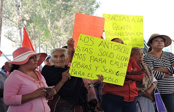 Se compromete Mario Calzada a cumplir con obras y acciones a familias organizadas 