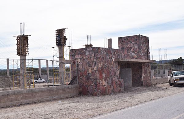 Ayuntamiento de Armadillo de los Infante construye segunda etapa de unidad deportiva en La Concordia