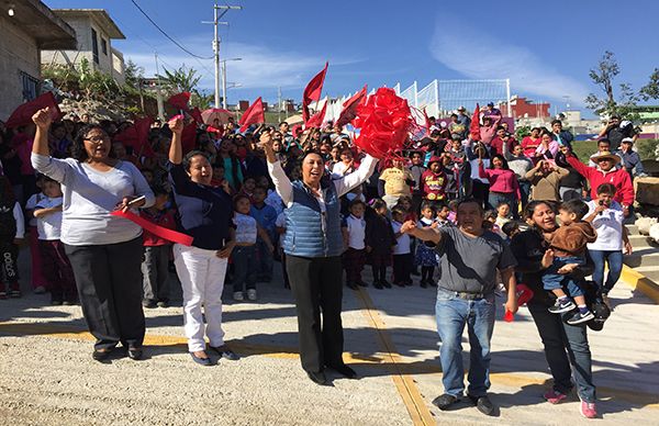 Antorcha inaugura pavimentaciones en la colonia Margarita Morán de Xalapa