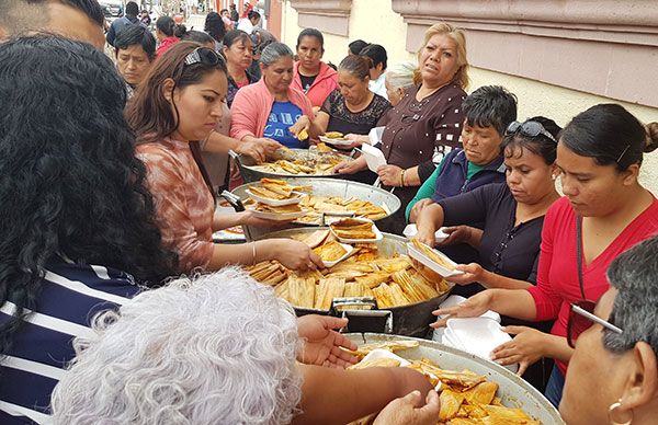 Antorchistas sampetinos festejan La Candelaria con tamaliza