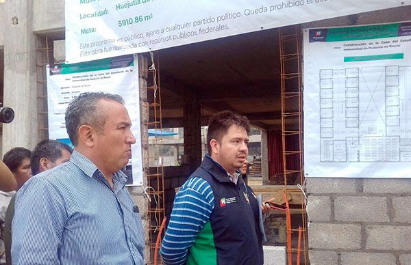  Supervisan avance de construcción de casa estudiantil en Huejutla 